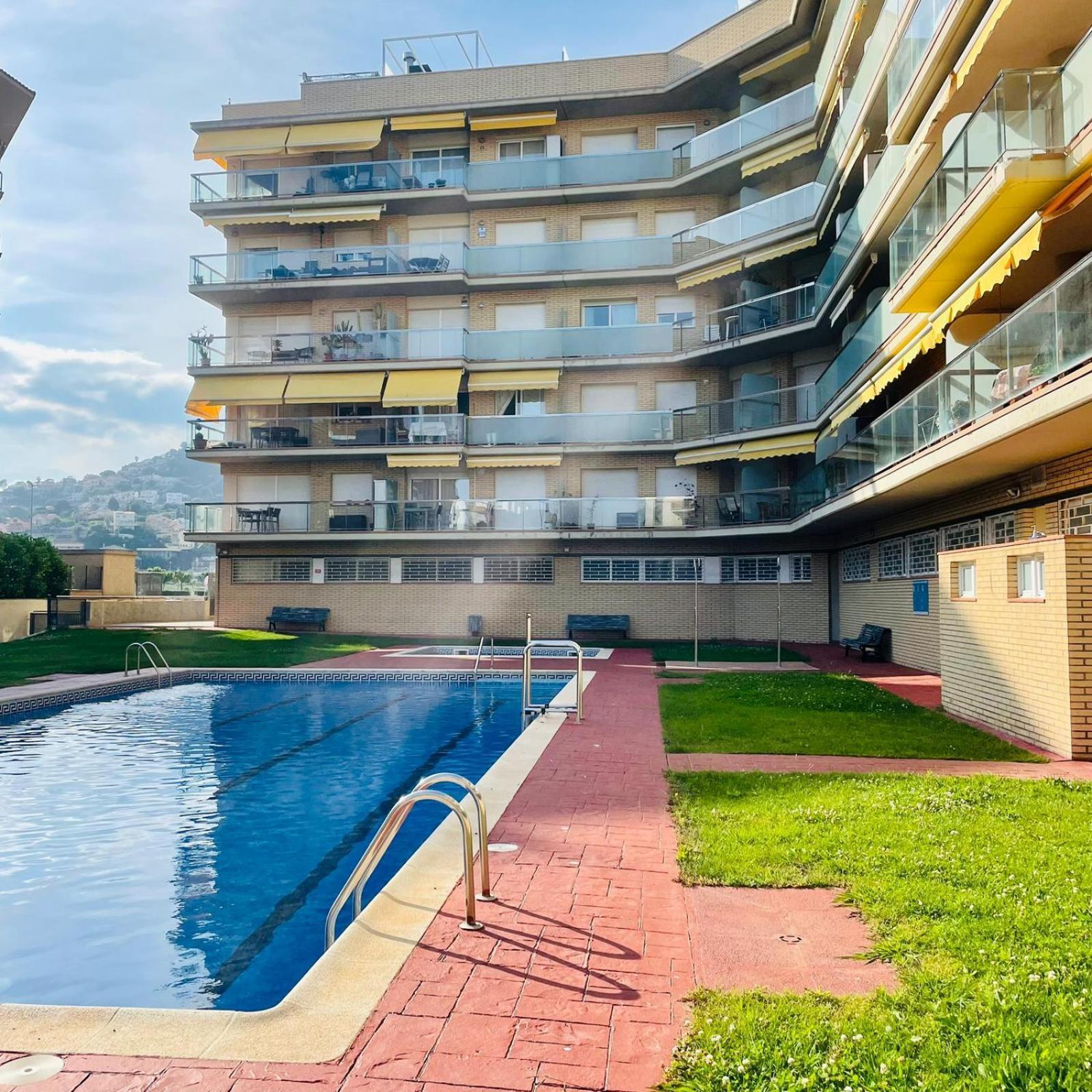 Reconnectar Malgrat De Mar Colom I Apartment Bagian luar foto